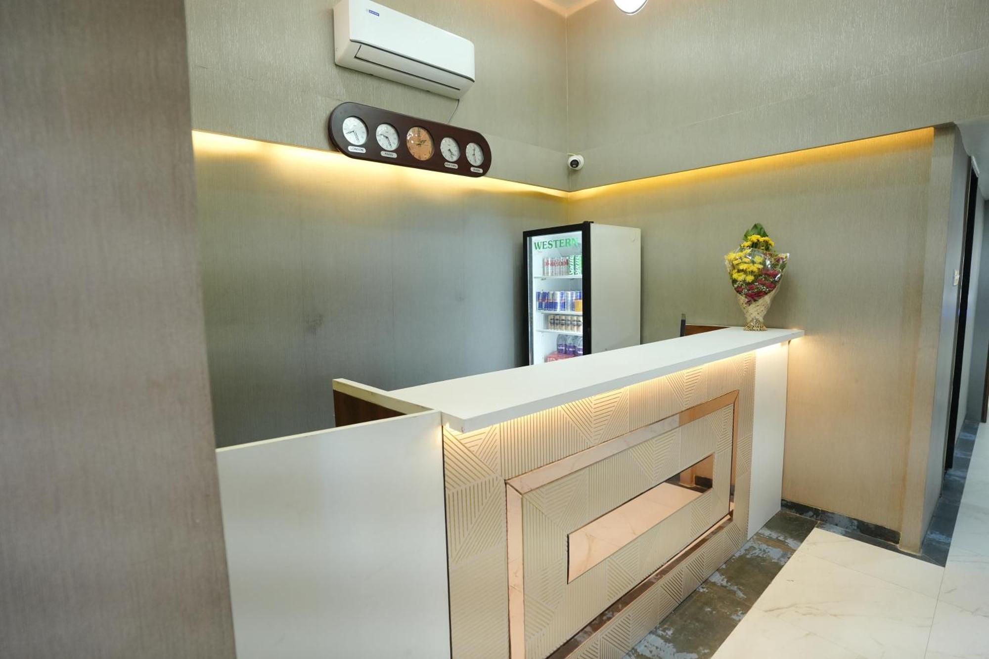 Hotel 6 Seasons, Koregoan Park, Pune Exterior photo