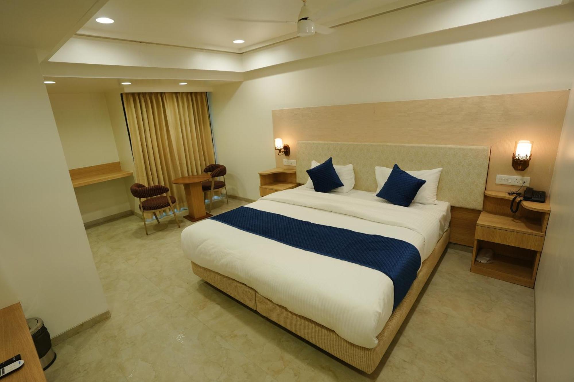 Hotel 6 Seasons, Koregoan Park, Pune Exterior photo