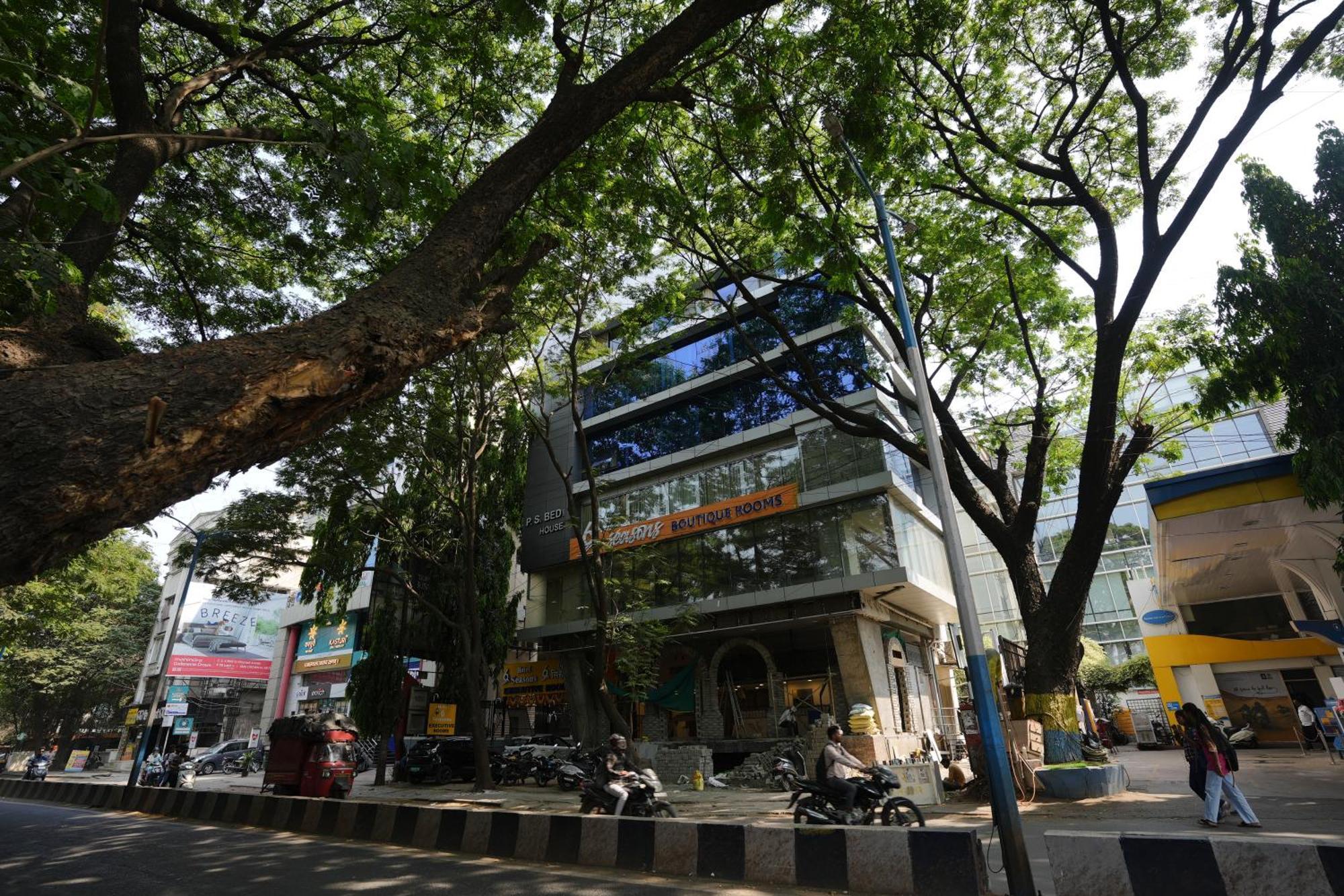 Hotel 6 Seasons, Koregoan Park, Pune Exterior photo